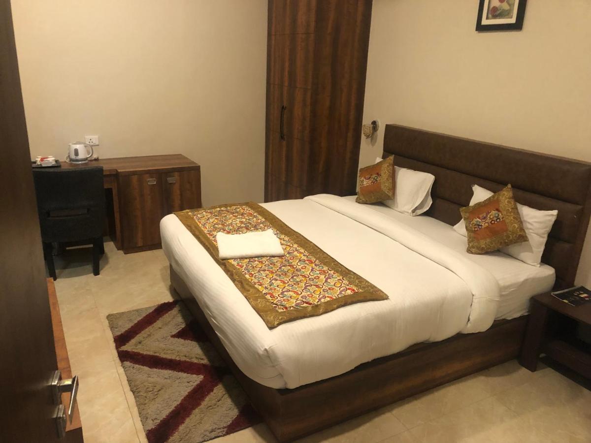 Hotel Radiance Courtyard Varanasi Exteriör bild