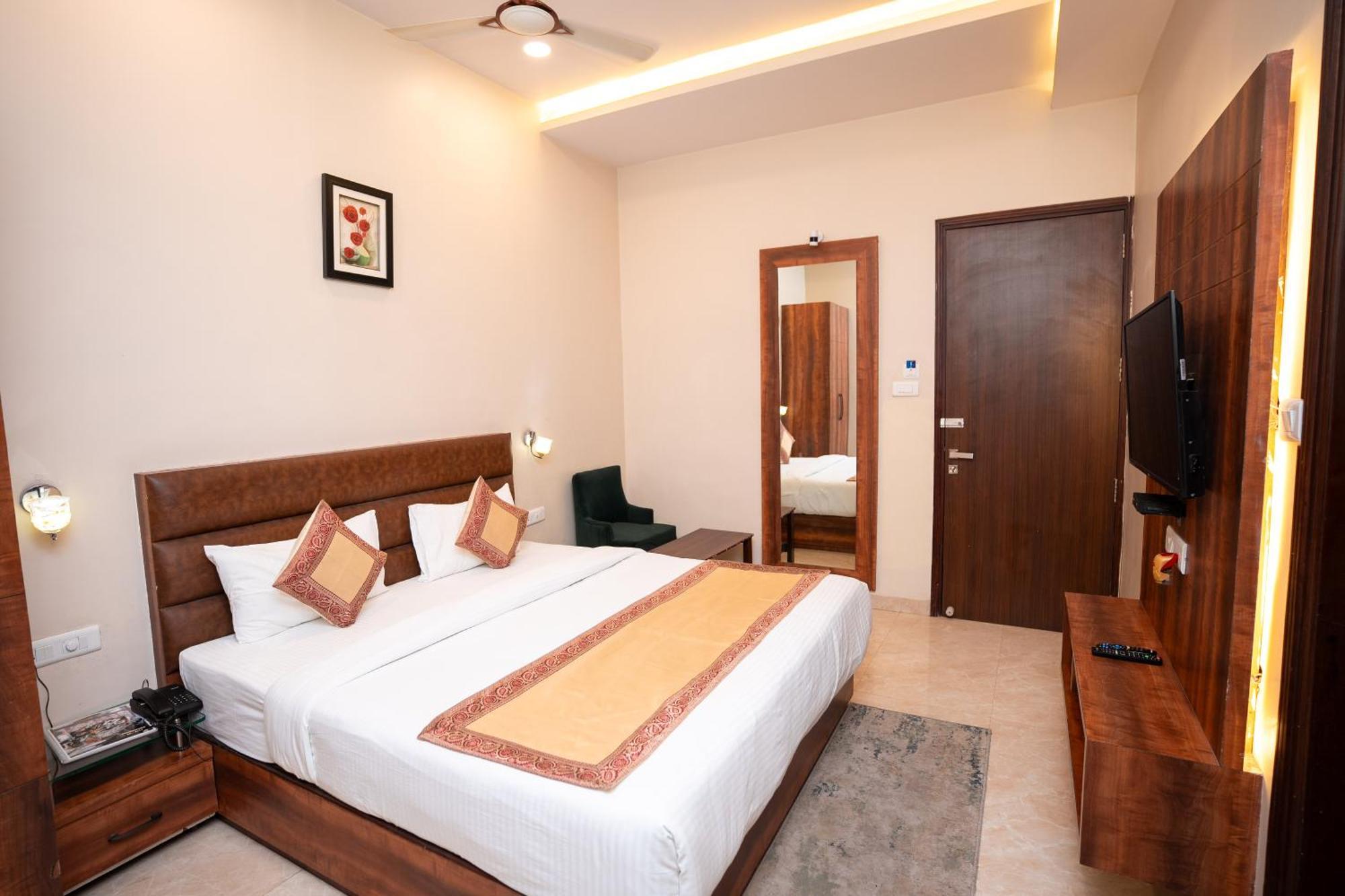 Hotel Radiance Courtyard Varanasi Exteriör bild