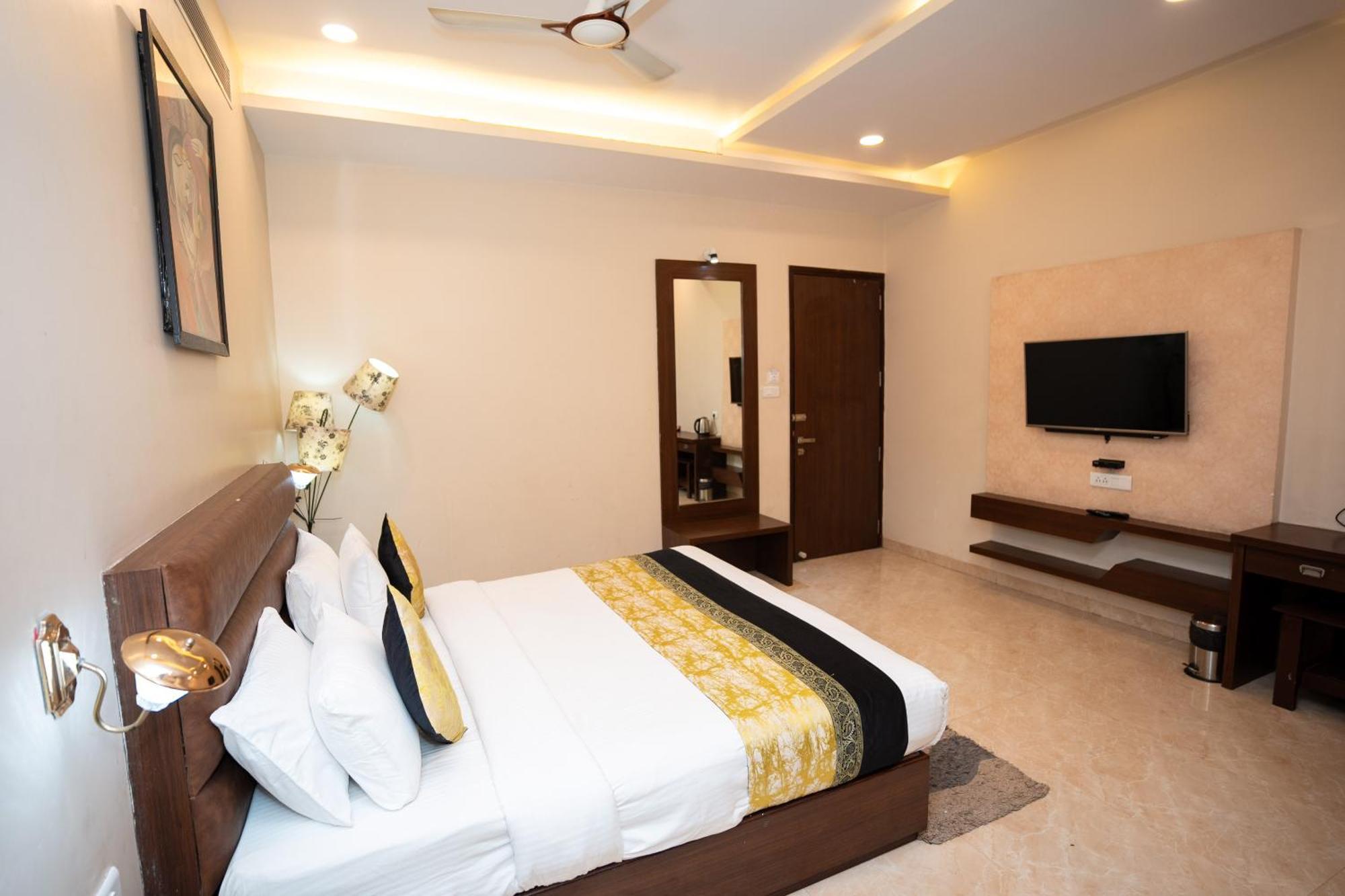Hotel Radiance Courtyard Varanasi Exteriör bild
