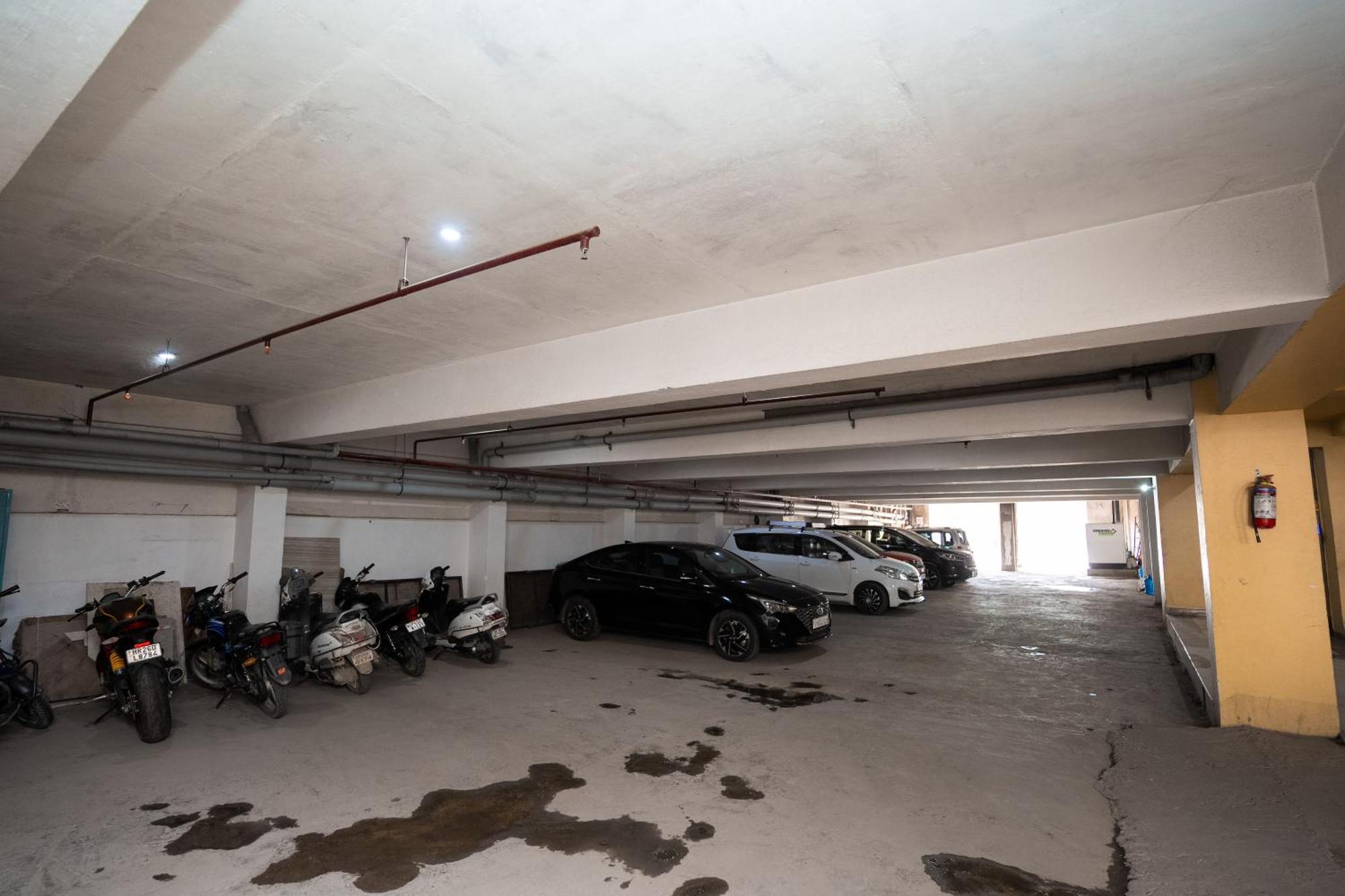 Hotel Radiance Courtyard Varanasi Exteriör bild