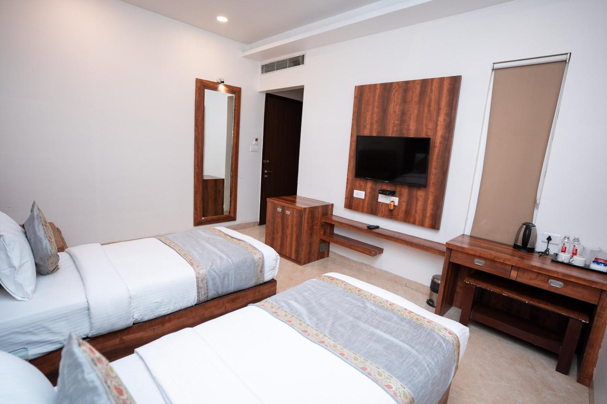 Hotel Radiance Courtyard Varanasi Exteriör bild