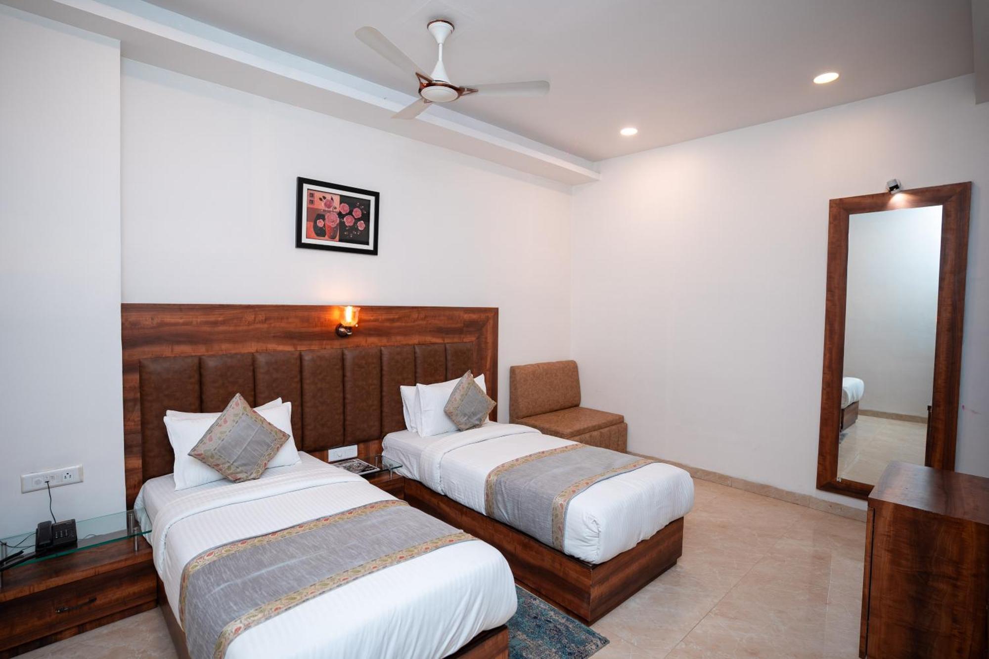 Hotel Radiance Courtyard Varanasi Exteriör bild