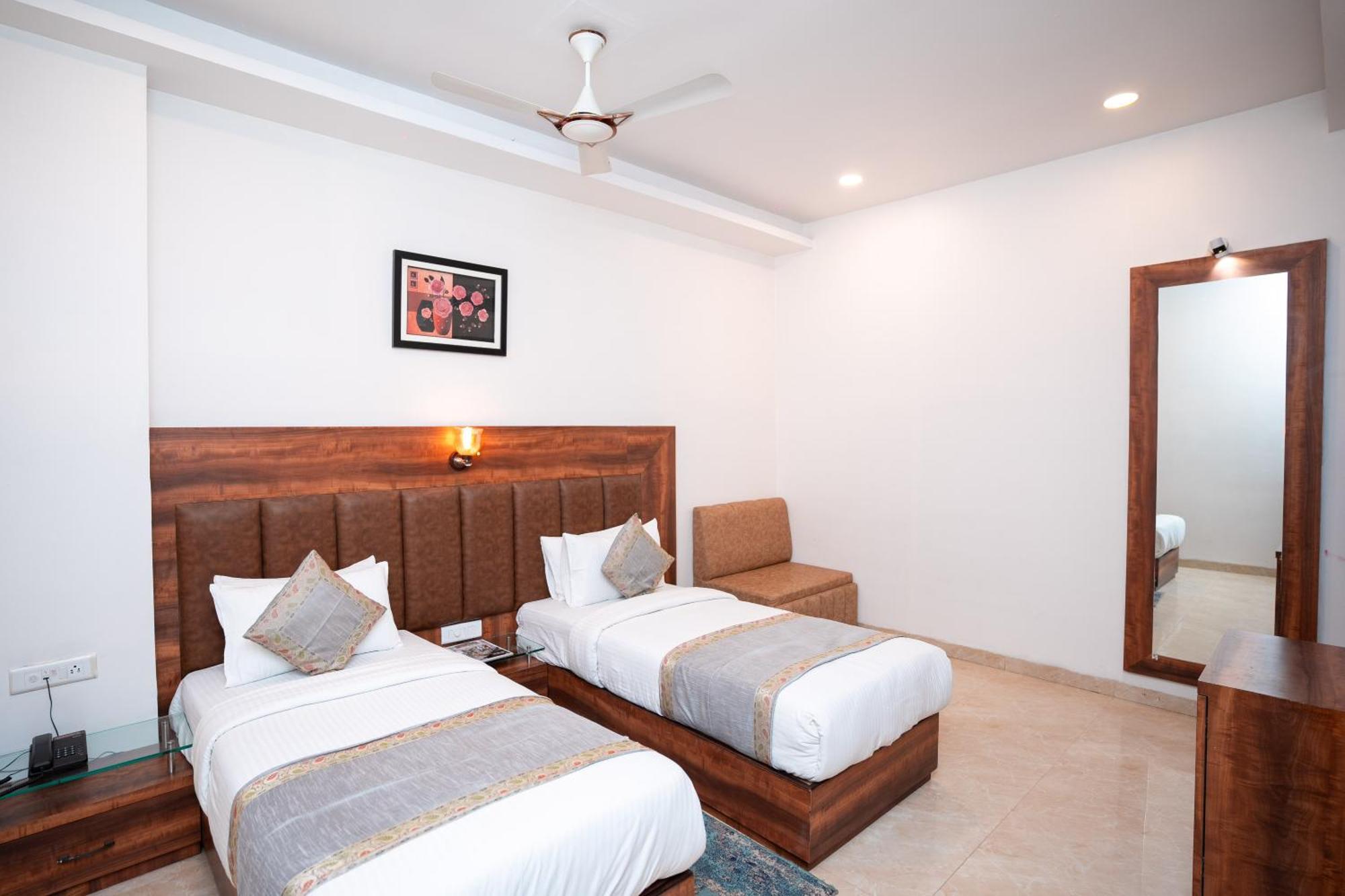 Hotel Radiance Courtyard Varanasi Exteriör bild