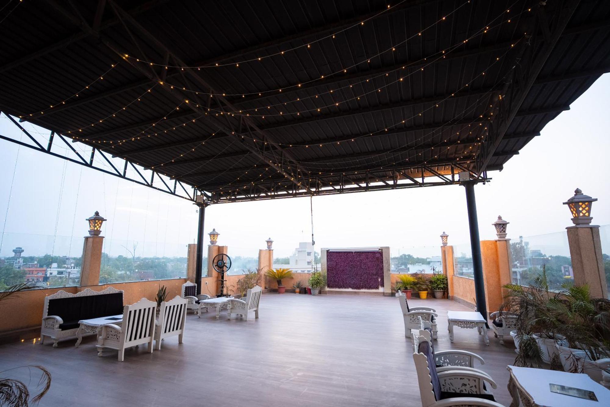 Hotel Radiance Courtyard Varanasi Exteriör bild