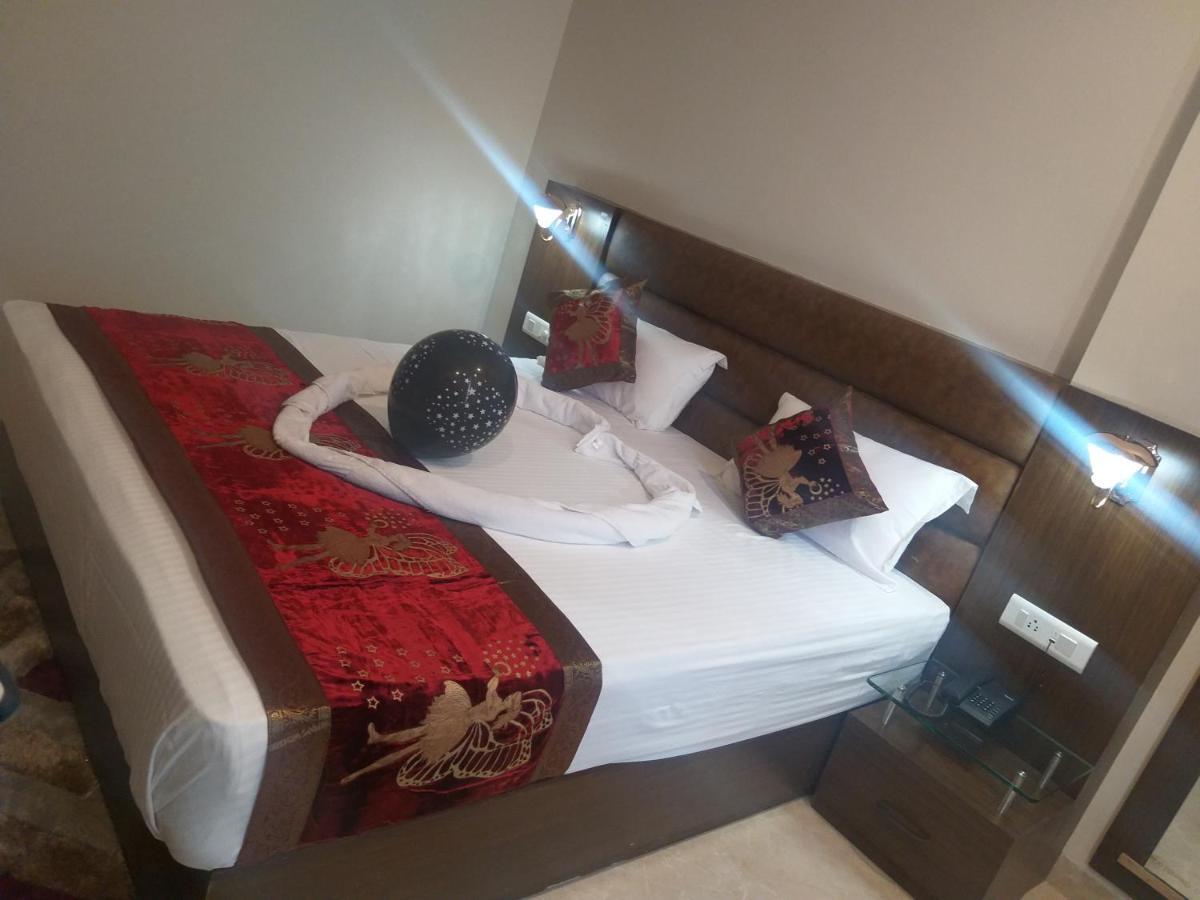 Hotel Radiance Courtyard Varanasi Exteriör bild